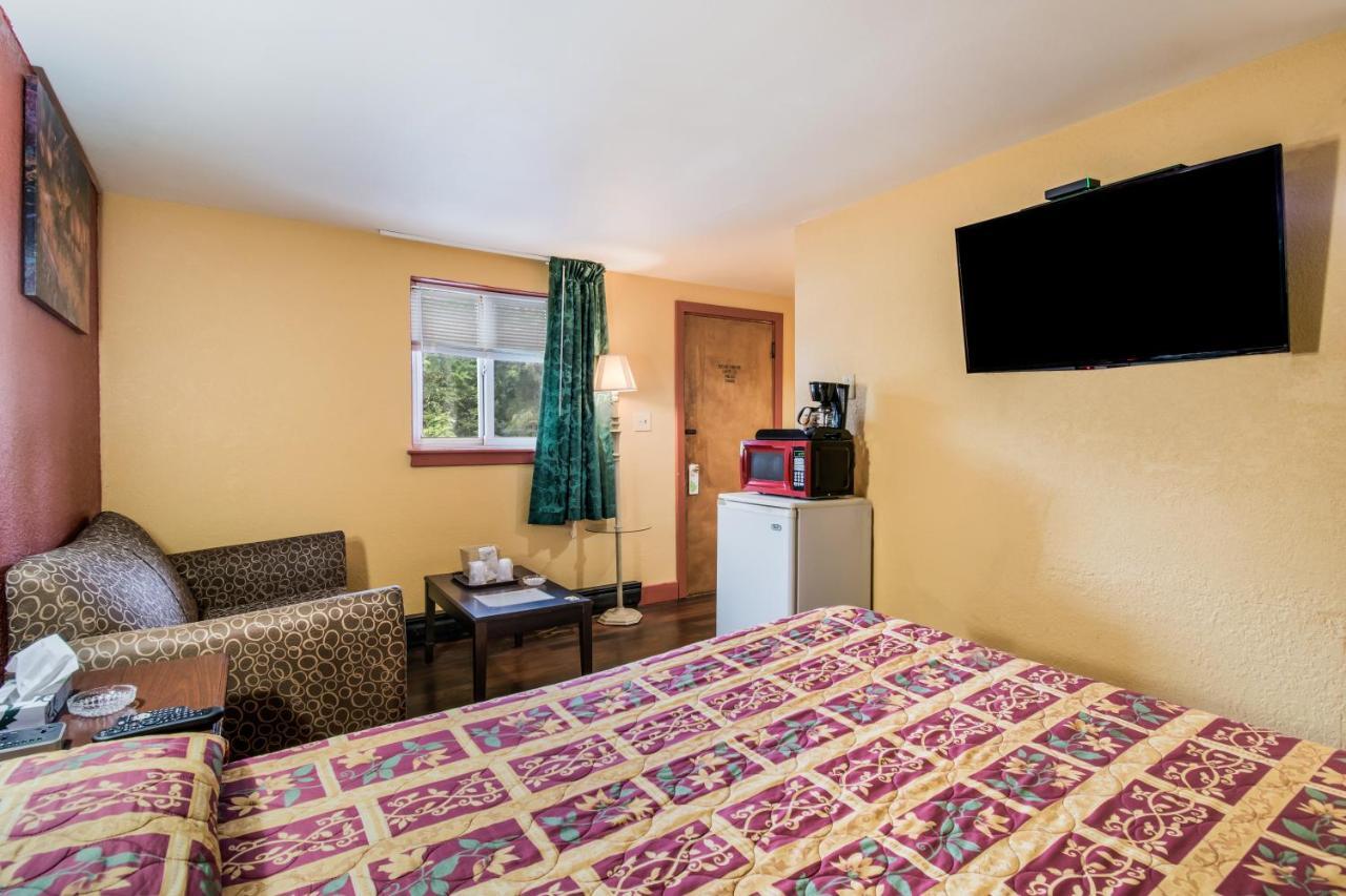 Highland Inn New Cumberland Exteriör bild