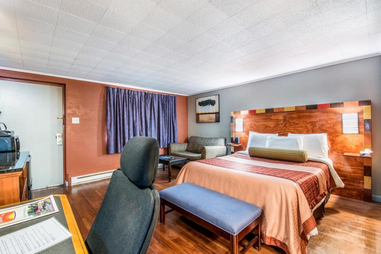 Highland Inn New Cumberland Exteriör bild